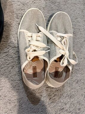 OluKai Women's Gray and Cream Knit Sneakers
